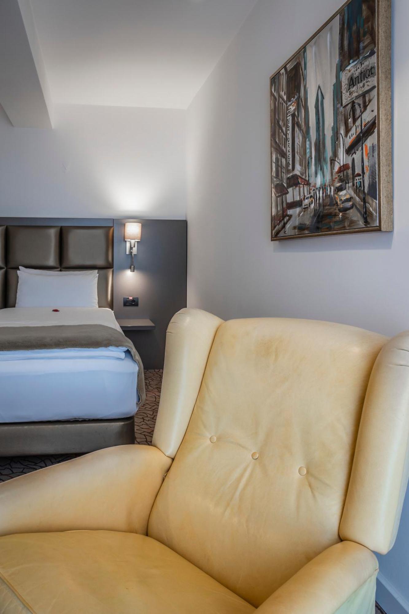 Charm Boutique Hotel Satu Mare Exterior foto