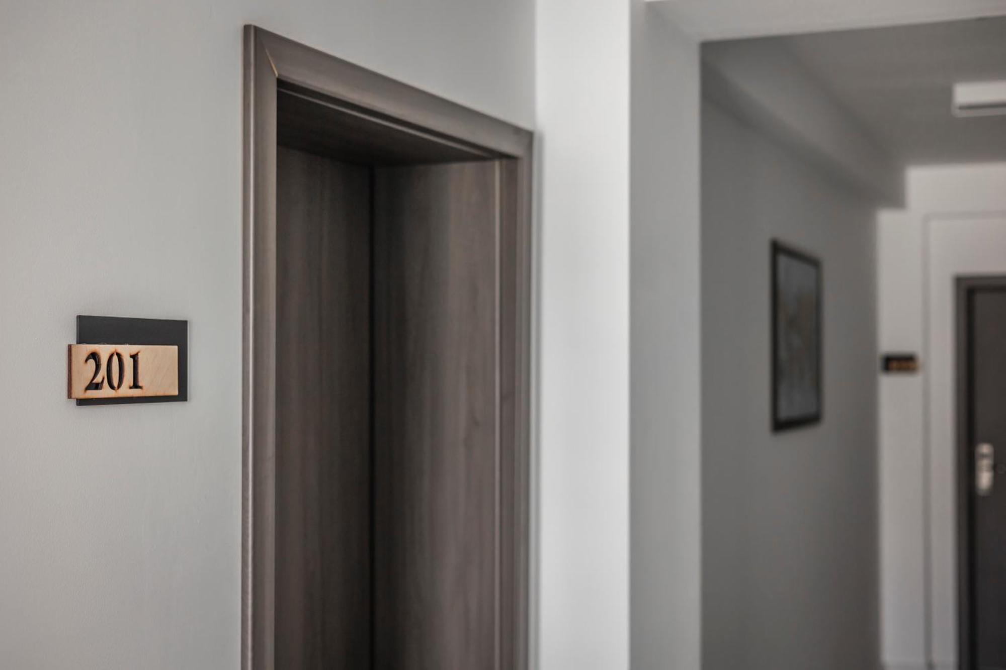 Charm Boutique Hotel Satu Mare Exterior foto